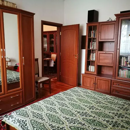 Spacious Central 2 Bedroom Flat In *