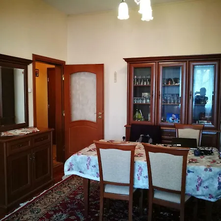 Spacious Central 2 Bedroom Flat In *